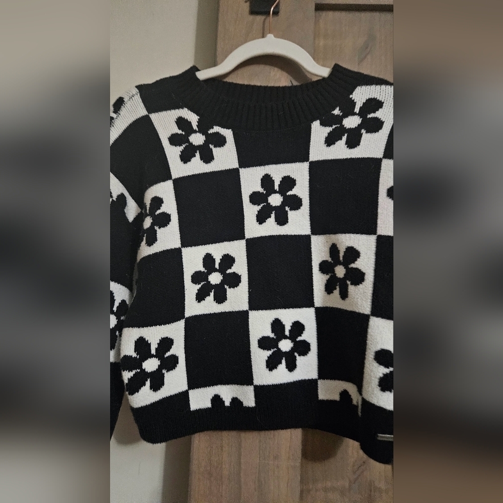 HOLLISTER Check and Floral PatternSweater in Black White. Size XXS NWT - Picture 5 of 8